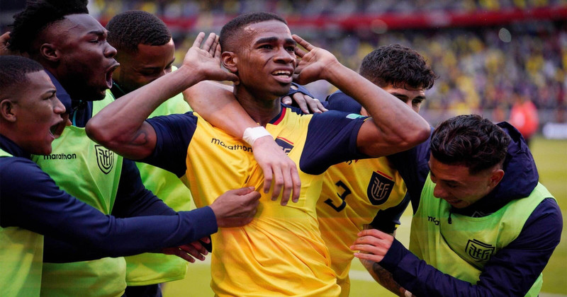 Ecuador celebrate a goal against Brazil