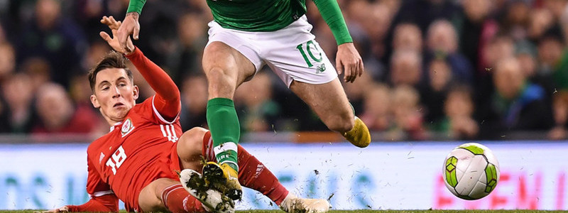 Barrida durante un partido de la Asociación de Fútbol de Irlanda