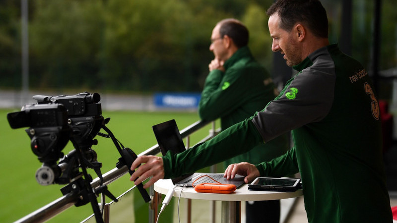 Estación de grabación de videos en un partido de la Asociación de Fútbol de Irlanda
